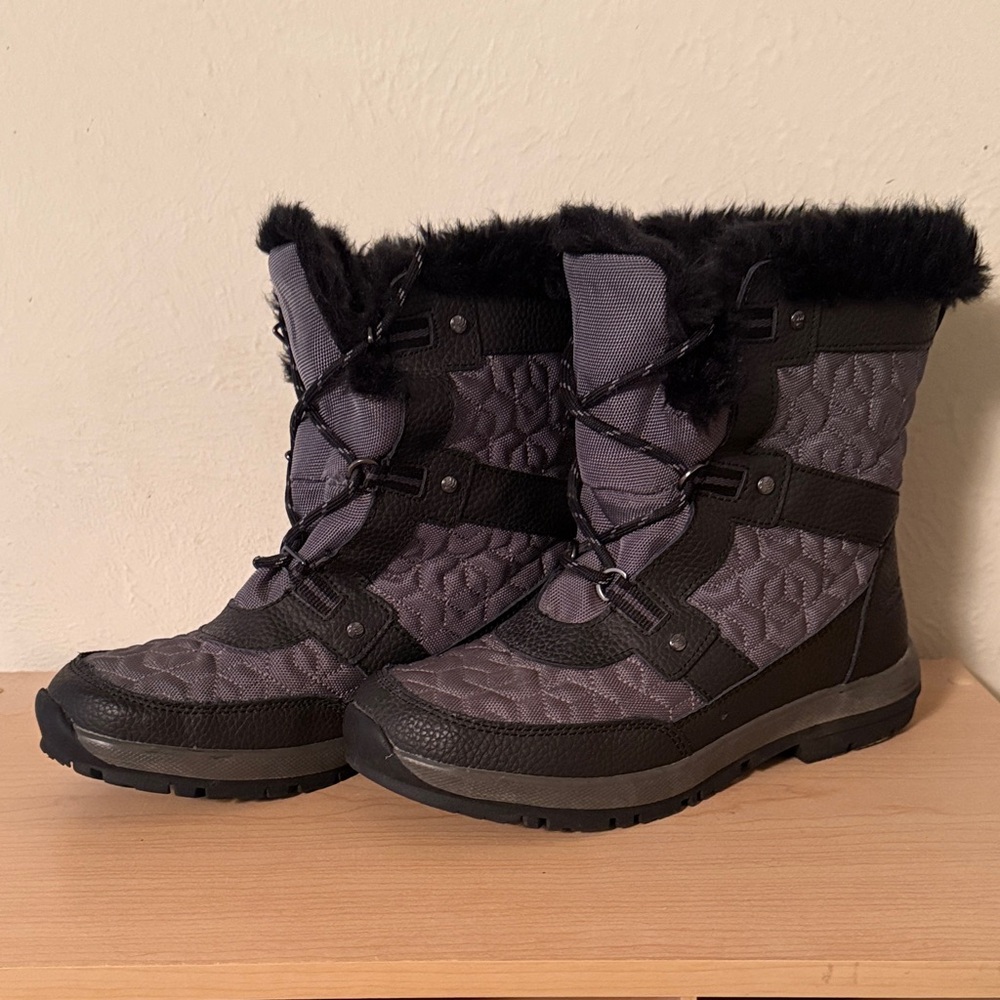 BearPaw Women's Quilted Winter Boots - Black and Gray